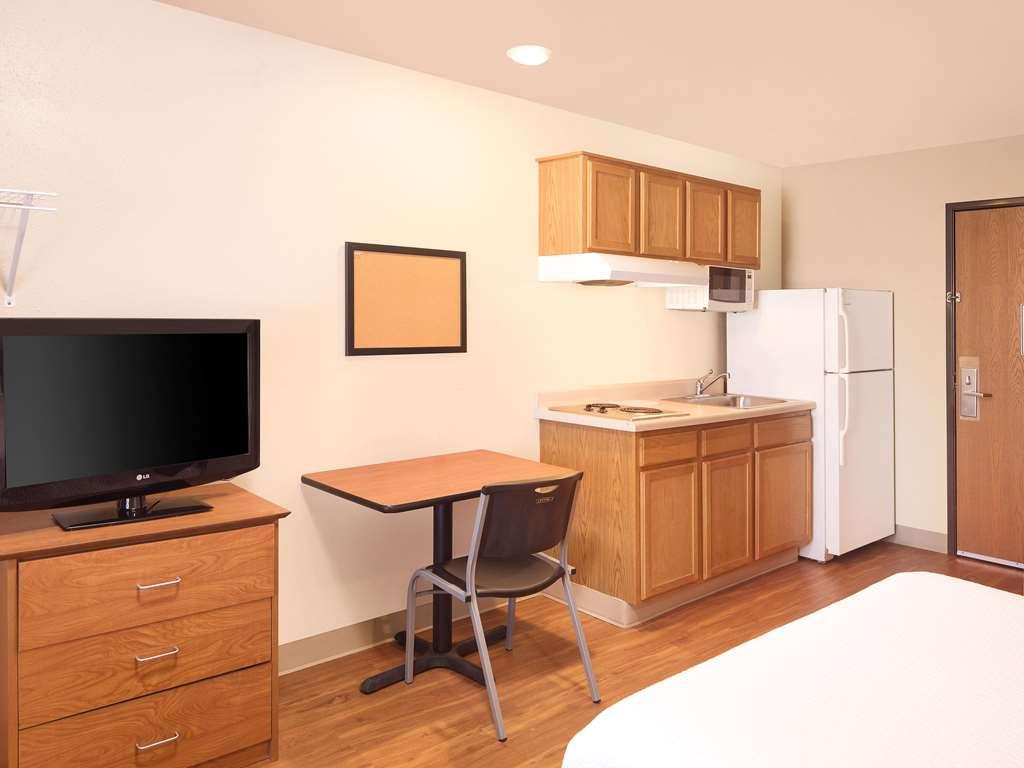 Extended Stay America Select Suites - Wichita - North Room photo